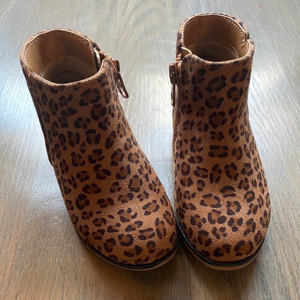Like new leopard print baby girl boots sz 6